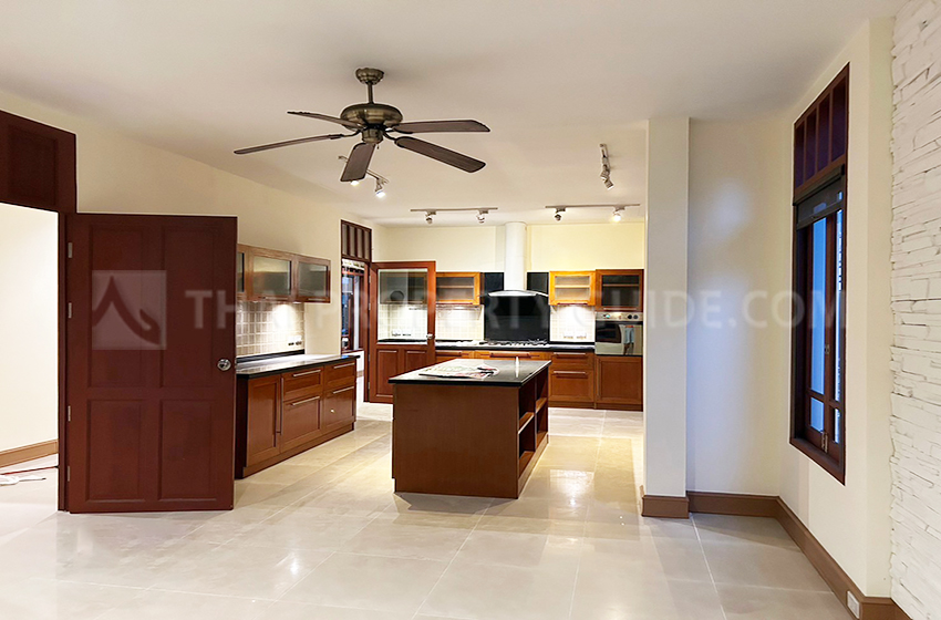 House with Private Pool in Sukhumvit 